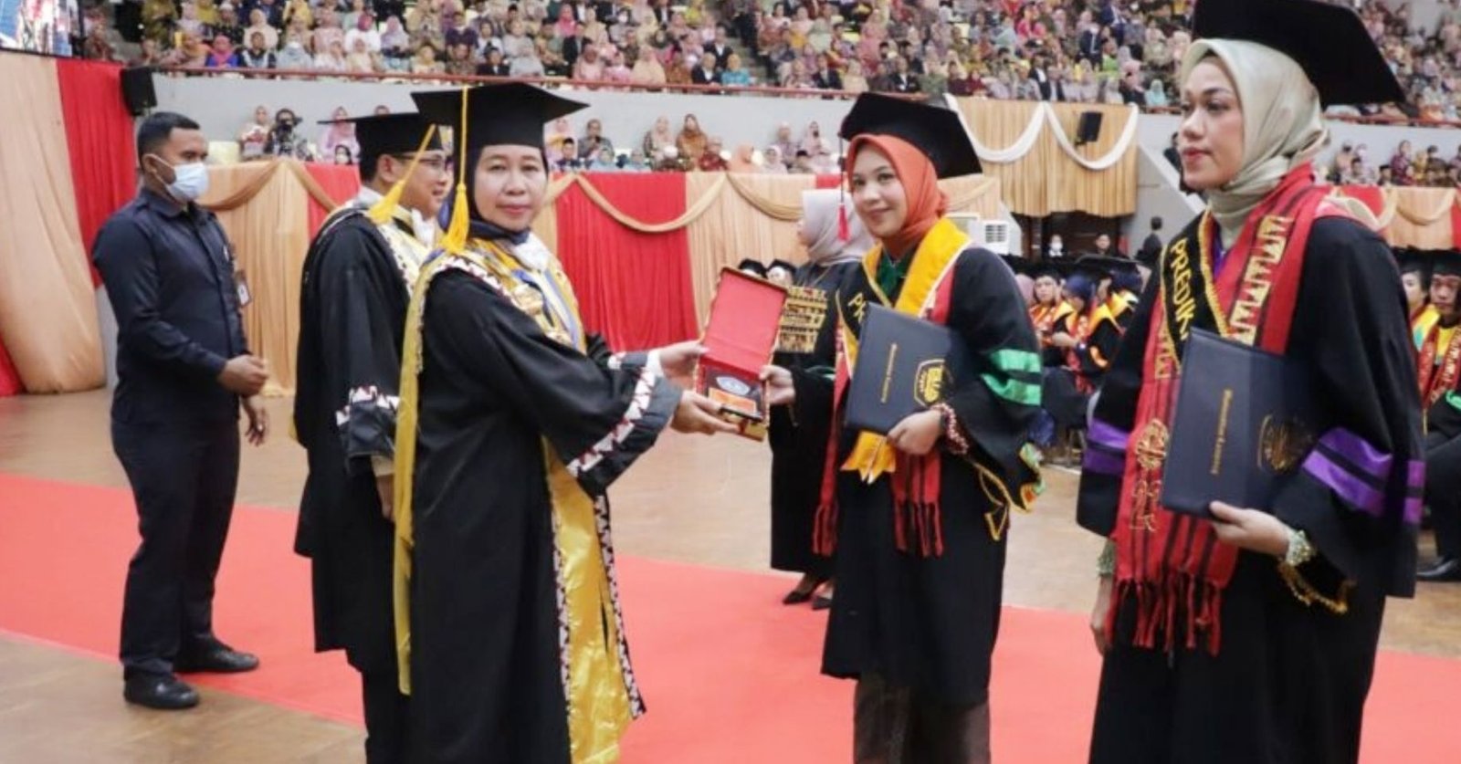 Lulusan Unila Mengikuti Prosesi Wisuda Periode Iv Smartnews Id