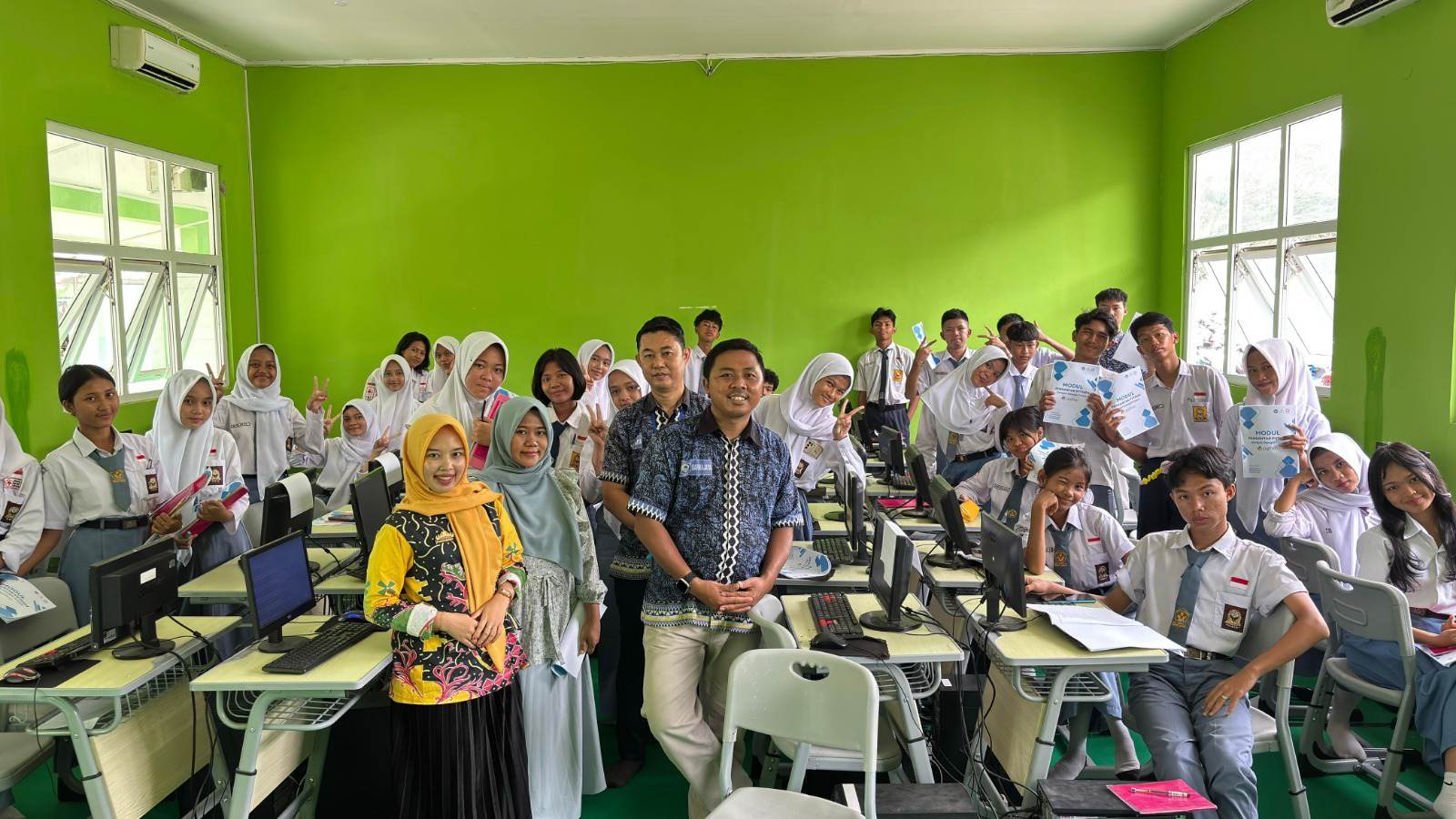 Puluhan Siswa SMAN 12 Bandar Lampung Diajari Coding dan Mengenal AI di ...